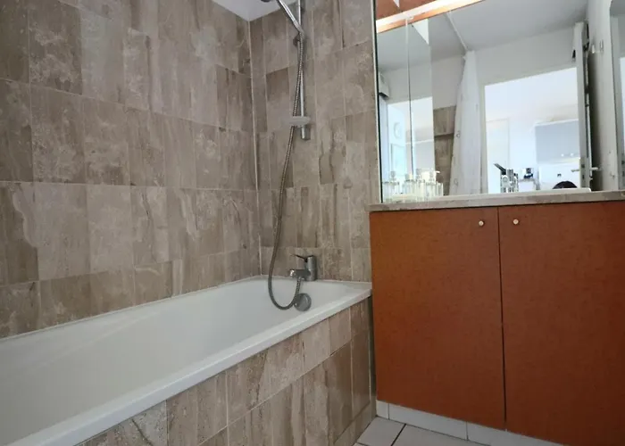 Appartement 2 pièces cabine climatisé avec terrasse à Sète - FR-1-472A-166 Sète