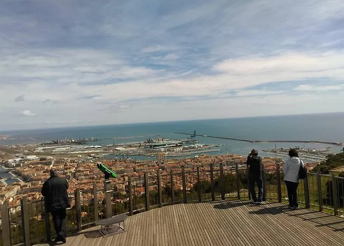 2 pièces cabine climatisé avec terrasse à Sète - FR-1-472A-166 Appartement *